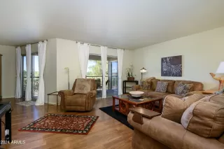 Photo #6: 6784217 Listing