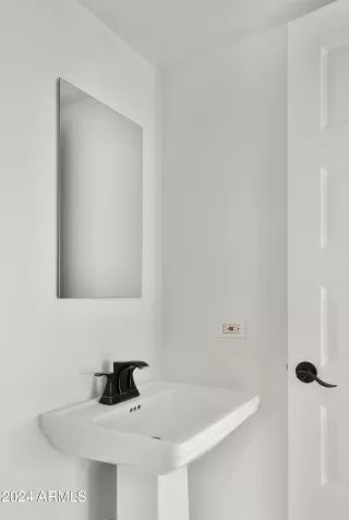 Photo #5: 6784406 Listing