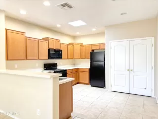 Photo #5: 6784555 Listing