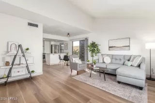 Photo #2: 6784735 Listing