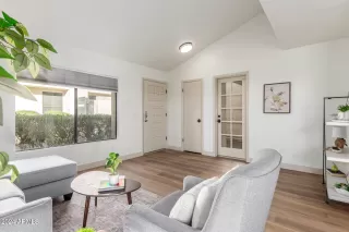 Photo #6: 6784735 Listing