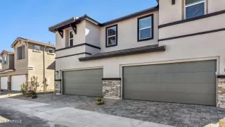 Photo #2: 6785142 Listing