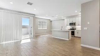 Photo #4: 6785142 Listing