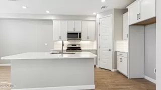 Photo #5: 6785142 Listing