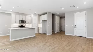 Photo #6: 6785142 Listing