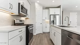 Photo #6: 6785153 Listing