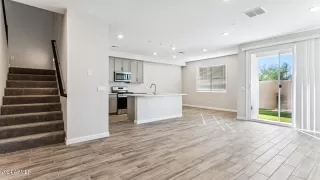 Photo #6: 6785161 Listing