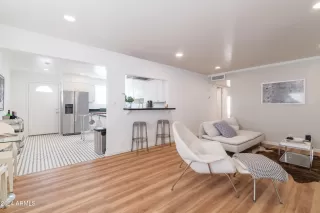 Photo #4: 6785440 Listing