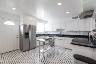 Photo #6: 6785440 Listing