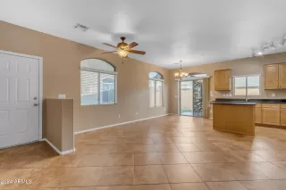 Photo #5: 6785749 Listing