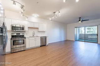 Photo #6: 6786107 Listing