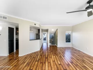 Photo #2: 6786114 Listing 