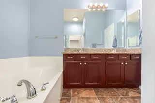 Photo #5: 6786153 Listing