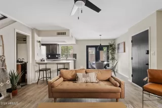 Photo #4: 6786509 Listing