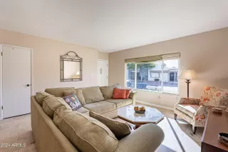 Photo #5: 6786623 Listing