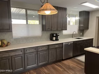 Photo #5: 6786653 Listing