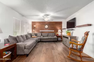 Photo #6: 6786847 Listing