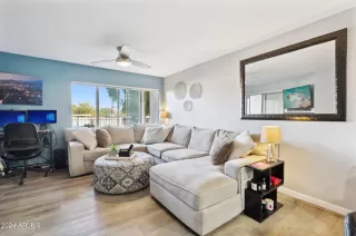 Photo #3: 6786898 Listing