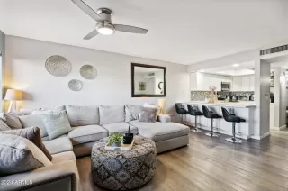 Photo #4: 6786898 Listing