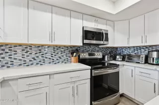 Photo #5: 6786898 Listing