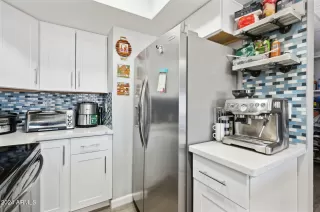 Photo #6: 6786898 Listing