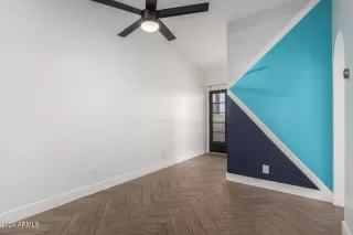 Photo #5: 6787028 Listing