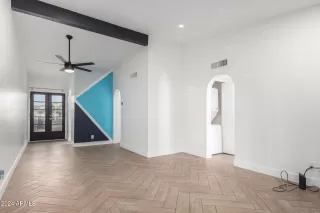 Photo #6: 6787028 Listing