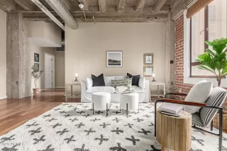 Photo #2: 6787223 Listing