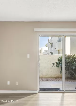 Photo #4: 6787300 Listing