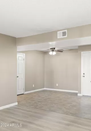 Photo #5: 6787300 Listing