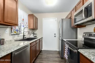 Photo #6: 6788116 Listing 