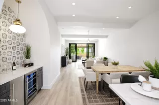 Photo #4: 6788149 Listing