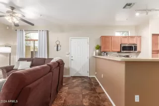 Photo #6: 6789196 Listing