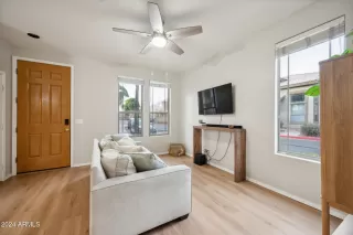 Photo #6: 6790130 Listing