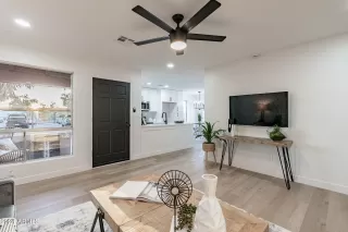 Photo #4: 6790403 Listing