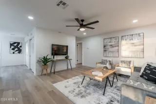 Photo #5: 6790403 Listing