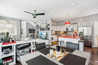 Photo #6: 6790705 Listing 