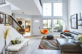 Photo #5: 6791218 Listing