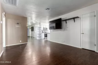 Photo #5: 6791245 Listing