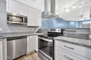 Photo #5: 6792704 Listing