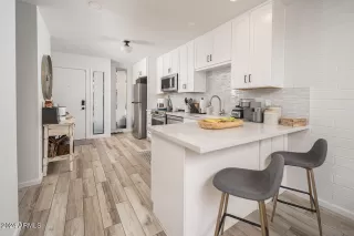 Photo #5: 6792809 Listing