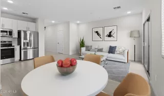 Photo #5: 6792903 Listing