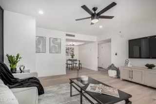 Photo #6: 6793117 Listing