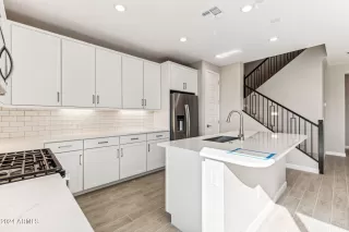 Photo #6: 6793383 Listing