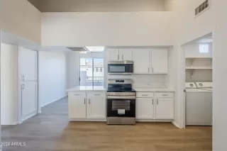 Photo #4: 6794006 Listing 