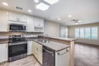 Photo #6: 6794701 Listing