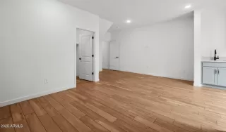 Photo #5: 6795322 Listing