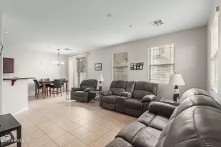 Photo #6: 6796116 Listing