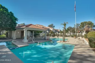 Photo #4: 6796158 Listing