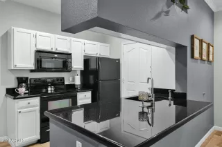 Photo #4: 6796379 Listing